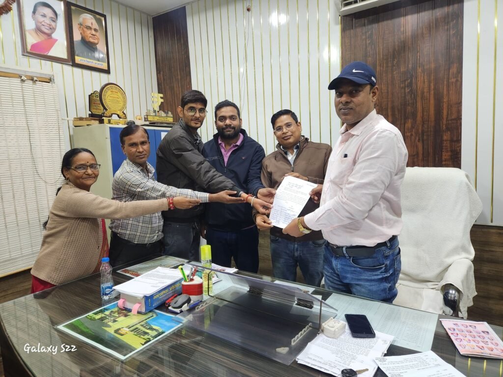 शक्ति नगर पालिका के अधिकारी- कर्मचारियों ने सीएमओ को दिया ज्ञापन, तीन दिवसीय आंदोलन को लेकर दी सूचना शक्ति नगर पालिका के अधिकारी- कर्मचारियों ने सीएमओ को दिया ज्ञापन, तीन दिवसीय आंदोलन को लेकर दी सूचना kshititech