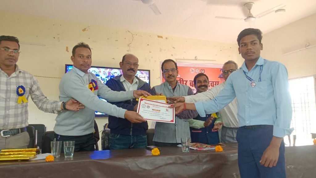 वीर शहीद जोरावर एवं शहीद फतेह सिंह को वीर बाल दिवस पर स्मरण किया क्रांति कुमार भारतीय महाविद्यालय ने, 26 दिसंबर को मनाया गया वीर बाल दिवस, विभिन्न प्रतिस्पर्धाओं का भी हुआ आयोजन वीर शहीद जोरावर एवं शहीद फतेह सिंह को वीर बाल दिवस पर स्मरण किया क्रांति कुमार भारतीय महाविद्यालय ने, 26 दिसंबर को मनाया गया वीर बाल दिवस, विभिन्न प्रतिस्पर्धाओं का भी हुआ आयोजन kshititech