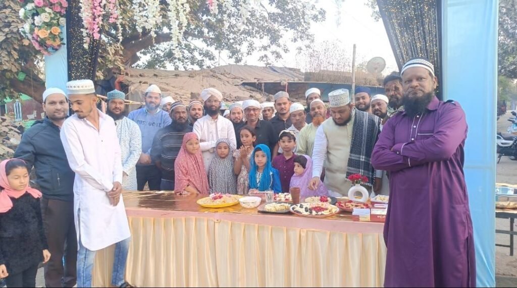 शक्ति के राजापारा में मुस्लिम समाज ने किया आम लंगर का आयोजन, अवसर था ख्वाजा गरीब नवाज के 814 वें उर्स का, सभी वर्ग के लोगों ने पहुंचकर लंगर में लिया प्रसाद शक्ति के राजापारा में मुस्लिम समाज ने किया आम लंगर का आयोजन, अवसर था ख्वाजा गरीब नवाज के 814 वें उर्स का, सभी वर्ग के लोगों ने पहुंचकर लंगर में लिया प्रसाद kshititech