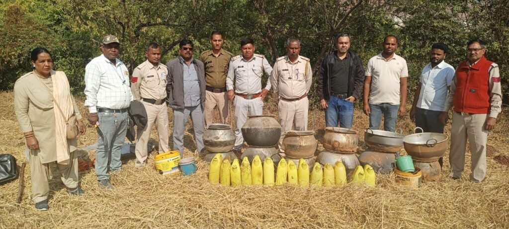 उप्पल का एक्शन, नए साल का जश्न मनाने बनाई जा रही अवैध महुआ शराब पर आबकारी विभाग की छापामार कारवाई, 115 लीटर शराब के साथ ही पांच भट्टियां भी जप्त, 5 क्विंटल महुआ लहान भी बरामद उप्पल का एक्शन, नए साल का जश्न मनाने बनाई जा रही अवैध महुआ शराब पर आबकारी विभाग की छापामार कारवाई, 115 लीटर शराब के साथ ही पांच भट्टियां भी जप्त, 5 क्विंटल महुआ लहान भी बरामद kshititech