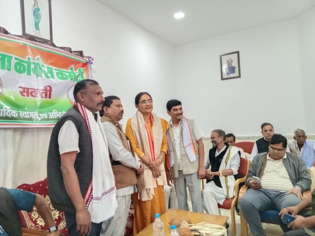 जमीनों की गाइडलाइन दरों में बेतहाशा बढ़ोतरी से राज्य में आएगी आर्थिक मंदी- रश्मि गबेल, जिला कांग्रेस कमेटी ने 1 दिसंबर को करी पत्रकार वार्ता, राज्य सरकार के निर्णय के विरोध में अग्रसेन चौक में किया गया पुतला दहन, पूर्व जिला अध्यक्ष त्रिलोकचंद ने रश्मि को सौपा अपना प्रभार, त्रिलोकचंद ने कहा- रश्मि को मेरे से ज्यादा राजनैतिक अनुभव जमीनों की गाइडलाइन दरों में बेतहाशा बढ़ोतरी से राज्य में आएगी आर्थिक मंदी- रश्मि गबेल, जिला कांग्रेस कमेटी ने 1 दिसंबर को करी पत्रकार वार्ता, राज्य सरकार के निर्णय के विरोध में अग्रसेन चौक में किया गया पुतला दहन, पूर्व जिला अध्यक्ष त्रिलोकचंद ने रश्मि को सौपा अपना प्रभार, त्रिलोकचंद ने कहा- रश्मि को मेरे से ज्यादा राजनैतिक अनुभव kshititech