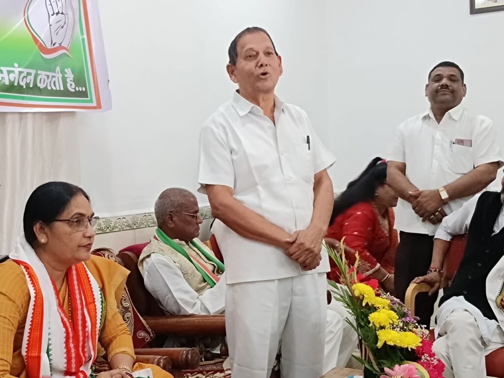 जमीनों की गाइडलाइन दरों में बेतहाशा बढ़ोतरी से राज्य में आएगी आर्थिक मंदी- रश्मि गबेल, जिला कांग्रेस कमेटी ने 1 दिसंबर को करी पत्रकार वार्ता, राज्य सरकार के निर्णय के विरोध में अग्रसेन चौक में किया गया पुतला दहन, पूर्व जिला अध्यक्ष त्रिलोकचंद ने रश्मि को सौपा अपना प्रभार, त्रिलोकचंद ने कहा- रश्मि को मेरे से ज्यादा राजनैतिक अनुभव जमीनों की गाइडलाइन दरों में बेतहाशा बढ़ोतरी से राज्य में आएगी आर्थिक मंदी- रश्मि गबेल, जिला कांग्रेस कमेटी ने 1 दिसंबर को करी पत्रकार वार्ता, राज्य सरकार के निर्णय के विरोध में अग्रसेन चौक में किया गया पुतला दहन, पूर्व जिला अध्यक्ष त्रिलोकचंद ने रश्मि को सौपा अपना प्रभार, त्रिलोकचंद ने कहा- रश्मि को मेरे से ज्यादा राजनैतिक अनुभव kshititech