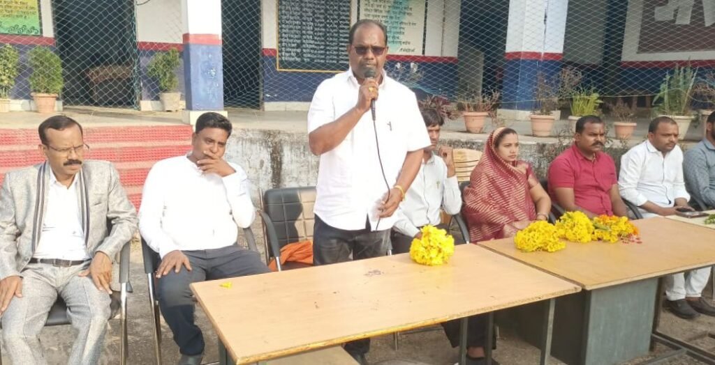 सरस्वती साइकिल योजना के तहत हायर सेकंडरी खैरा में 64 छात्राओं को किया गया सायकिल वितरण,भाजपा मंडल अध्यक्ष गेंदराम मनहर रहे मुख्य अतिथि, प्राचार्य सुरेश जायसवाल ने कहा- साइकिल मिलने से छात्राओं को विद्यालय आने में होगी सुविधा kshititech