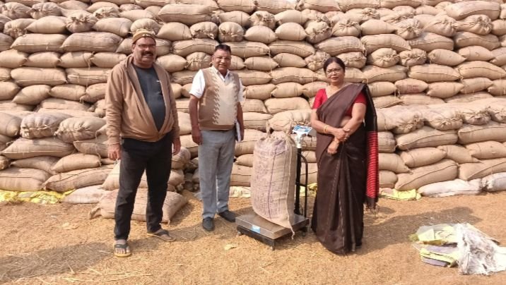 कलेक्टर के निर्देश पर जिला शिक्षा अधिकारी शक्ति ने धान खरीदी केंद्रों का किया निरीक्षण, स्कूलों में भी निरीक्षण में पहुंची DEO कुमुदिनी बाघ द्विवेदी, सहायक जिला सांख्यिकी अधिकारी राकेश अग्रवाल भी रहे मौजूद kshititech