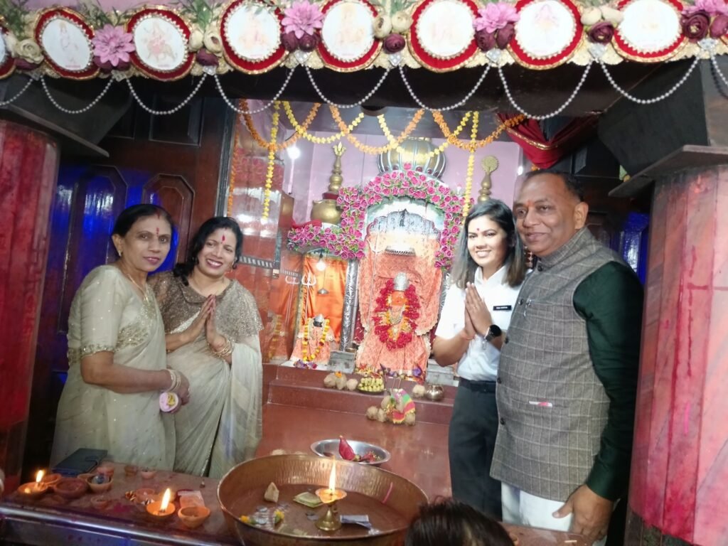 शक्ति की कैप्टन आस्था का हुआ शहर में अभूतपूर्व स्वागत, महामाया मंदिर से निकली स्वागत रैली, जगह-जगह आतिशबाजी एवं समाज बंधुओ ने किया आस्था का स्वागत, गिरिराज रेन बसेरा में हुआ सम्मान समारोह का आयोजन, स्वागत रैली में शामिल हुए सैकड़ो की संख्या में समाज बंधु, जिले के एसपी, एडिशनल एसपी, जिला पंचायत सीईओ एवं पूर्व विधायकों ने भी पहुंच कर दिया आस्था को आशीर्वाद kshititech