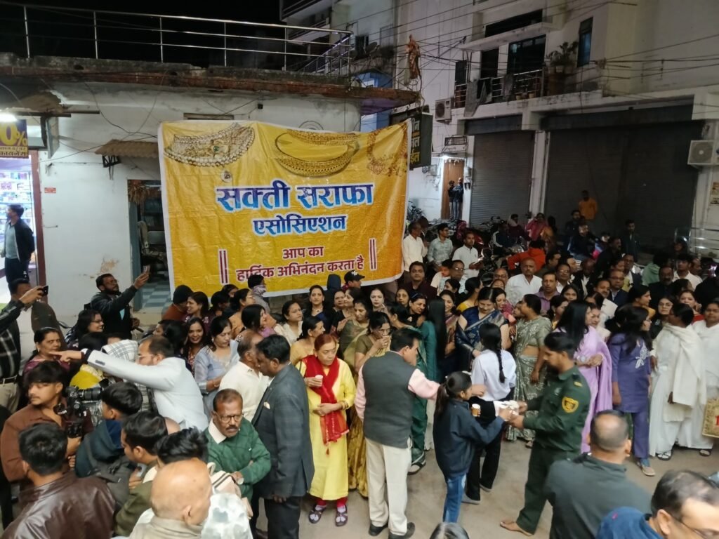 शक्ति की कैप्टन आस्था का हुआ शहर में अभूतपूर्व स्वागत, महामाया मंदिर से निकली स्वागत रैली, जगह-जगह आतिशबाजी एवं समाज बंधुओ ने किया आस्था का स्वागत, गिरिराज रेन बसेरा में हुआ सम्मान समारोह का आयोजन, स्वागत रैली में शामिल हुए सैकड़ो की संख्या में समाज बंधु, जिले के एसपी, एडिशनल एसपी, जिला पंचायत सीईओ एवं पूर्व विधायकों ने भी पहुंच कर दिया आस्था को आशीर्वाद kshititech