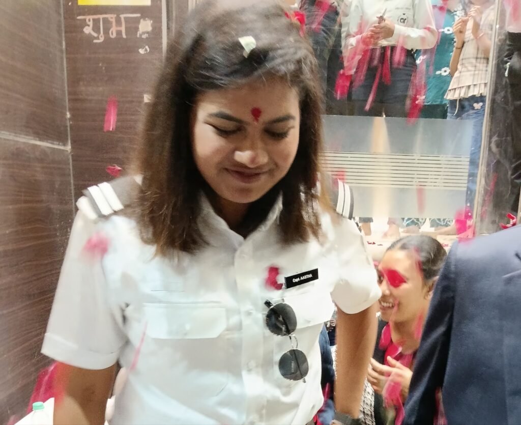 छत्तीसगढ़ शासन क्रेडा के चैयरमेन भूपेंद्र सवन्नी ने कैप्टन आस्था के पायलट बनने पर शक्ति स्थित उनके निवास पर पहुंच कर दी बधाई, कैप्टन आस्था के पिता अमरलाल अग्रवाल के विद्यालय के सहपाठी रहे हैं सवन्नी जी kshititech