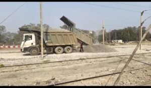 धूल से त्रस्त बाराद्वार शहर वासी,बिना रेल साडिंग का काम कंप्लीट हुए ही लगवाई जा रही है रेक, डोलोमाइट की धूल से शहर वासियों को हुआ बड़ा खतरा, रेल साइडिंग में सड़क एवं पाइपलाइन बिछाने के कार्य पूर्ण होने के बाद ही ढुलाई प्रारंभ करने की हुई मांग धूल से त्रस्त बाराद्वार शहर वासी,बिना रेल साडिंग का काम कंप्लीट हुए ही लगवाई जा रही है रेक, डोलोमाइट की धूल से शहर वासियों को हुआ बड़ा खतरा, रेल साइडिंग में सड़क एवं पाइपलाइन बिछाने के कार्य पूर्ण होने के बाद ही ढुलाई प्रारंभ करने की हुई मांग kshititech