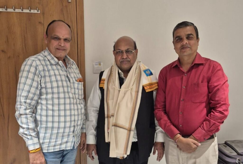 कैलाशपति तोदी के धुलिया पहुंचने पर हुआ जोरदार स्वागत, अखिल भारतीय मारवाड़ी सम्मेलन के पूर्व राष्ट्रीय महामंत्री हैं कैलाश जी, अखिल भारतीय अग्रवाल संगठन की राष्ट्रीय कार्यकारिणी में शामिल होने धुलिया महाराष्ट्र पहुंचे हैं तोदी kshititech