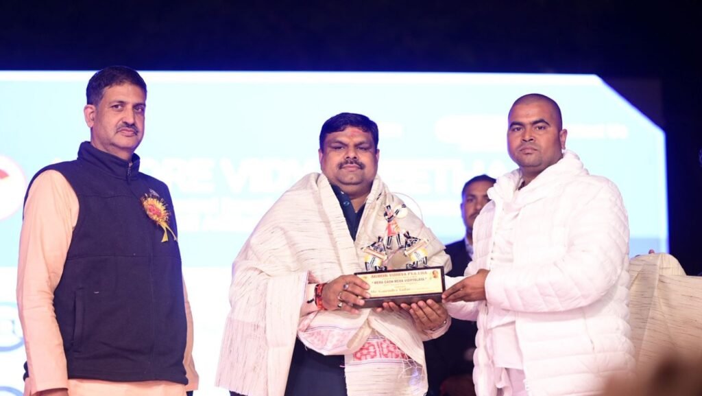 वार्षिक समारोह में शिक्षा मंत्री गजेंद्र यादव बोले- संस्कारयुक्त शिक्षा से बनता है सशक्त भविष्य,अघोर विद्यापीठ पोड़ी दल्हा में संस्कार और संस्कृति का भव्य उत्सव,माईनिंग चैयरमेन सौरभ सिंह भी रहे मौजूद kshititech