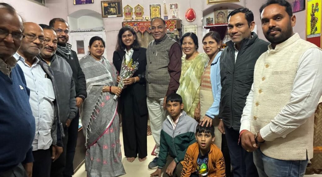 21 दिसंबर को सांसद कमलेश जांगड़े पहुंची कैप्टन आस्था अग्रवाल के घर, पायलट बनने पर दी बधाई, सांसद कमलेश जांगड़े ने कहा- आस्था का पायलट बनना शक्ति जिले के लिए गौरवशाली 21 दिसंबर को सांसद कमलेश जांगड़े पहुंची कैप्टन आस्था अग्रवाल के घर, पायलट बनने पर दी बधाई, सांसद कमलेश जांगड़े ने कहा- आस्था का पायलट बनना शक्ति जिले के लिए गौरवशाली kshititech