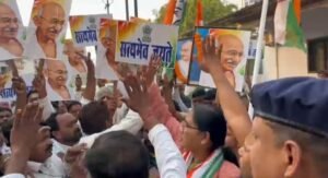 शक्ति में कांग्रेस का दिखा दम- मोदी सरकार के खिलाफ हुंकार भरी शक्ति जिले के कांग्रेस कार्यकर्ताओं ने,अग्रसेन चौक में हुआ जंगी धरना प्रदर्शन,भाजपा कार्यालय का घेराव करने निकले सैकड़ो की संख्या में कांग्रेस कार्यकर्ता, 21 दिसंबर को आयोजित था कार्यक्रम, मामला मनरेगा में महात्मा गांधी के नाम हटाने का kshititech