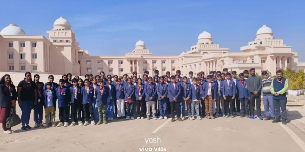 बच्चों ने कहा, धन्यवाद महंत जी- जनप्रतिनिधि हो तो ऐसा, छत्तीसगढ़ विधानसभा के नेता प्रतिपक्ष महंत जी ने संस्कार पब्लिक स्कूल के बच्चों को कराया विधानसभा भ्रमण- 24 दिसंबर को 70 सदस्यों का दल पहुंचा रायपुर, विद्यालय प्रबंधन ने किया महंत जी का धन्यवाद, पूर्व नगर पालिका अध्यक्ष नरेश गेवाड़ीन ने करी थी पहल kshititech