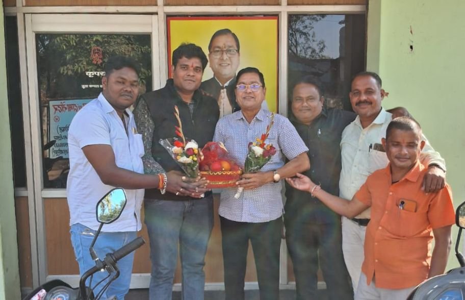 भाजपा के जन प्रतिनिधियों ने जाना नगर पालिका शक्ति के अध्यक्ष श्यामसुंदर अग्रवाल का हाल-चाल, सड़क दुर्घटना की खबर लगते ही उपाध्यक्ष सहित पार्षद पहुंचे मिलने, 24 दिसंबर को कार दुर्घटना में बाल- बाल बचे थे नगर पालिका अध्यक्ष kshititech