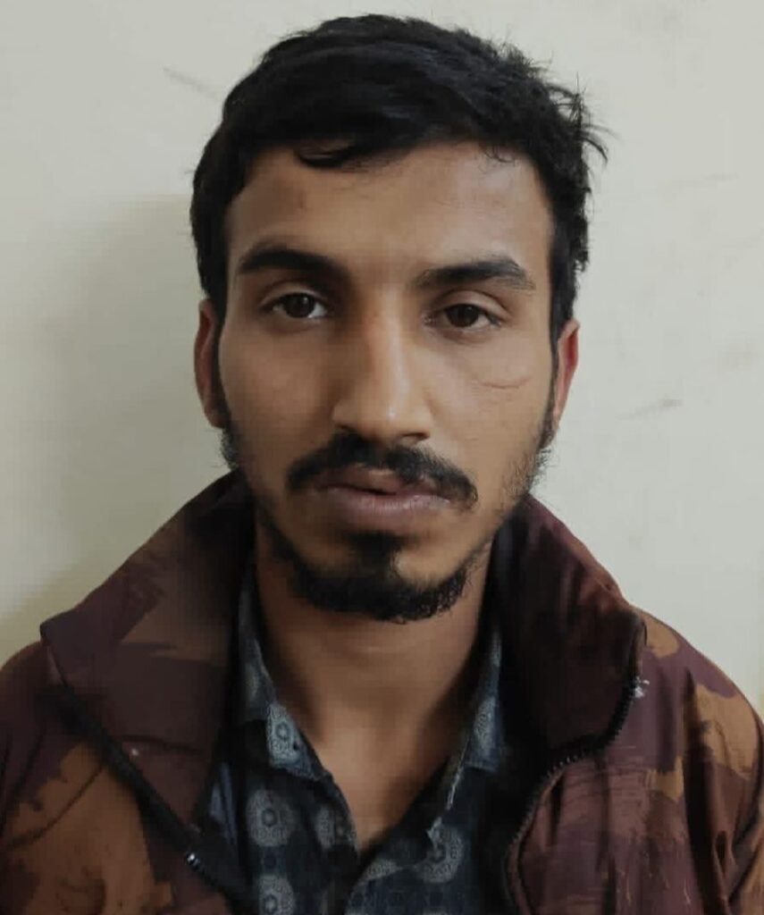 चलती दोपहिया वाहन से बैग स्नेचिंग की 03 घटनाओं को अंजाम देने वाला शातिर आरोपी उत्तम रोचलानी गिरफ्तार, एक और आरोपी की तलाश जा रही है पुलिस को चलती दोपहिया वाहन से बैग स्नेचिंग की 03 घटनाओं को अंजाम देने वाला शातिर आरोपी उत्तम रोचलानी गिरफ्तार, एक और आरोपी की तलाश जा रही है पुलिस को kshititech