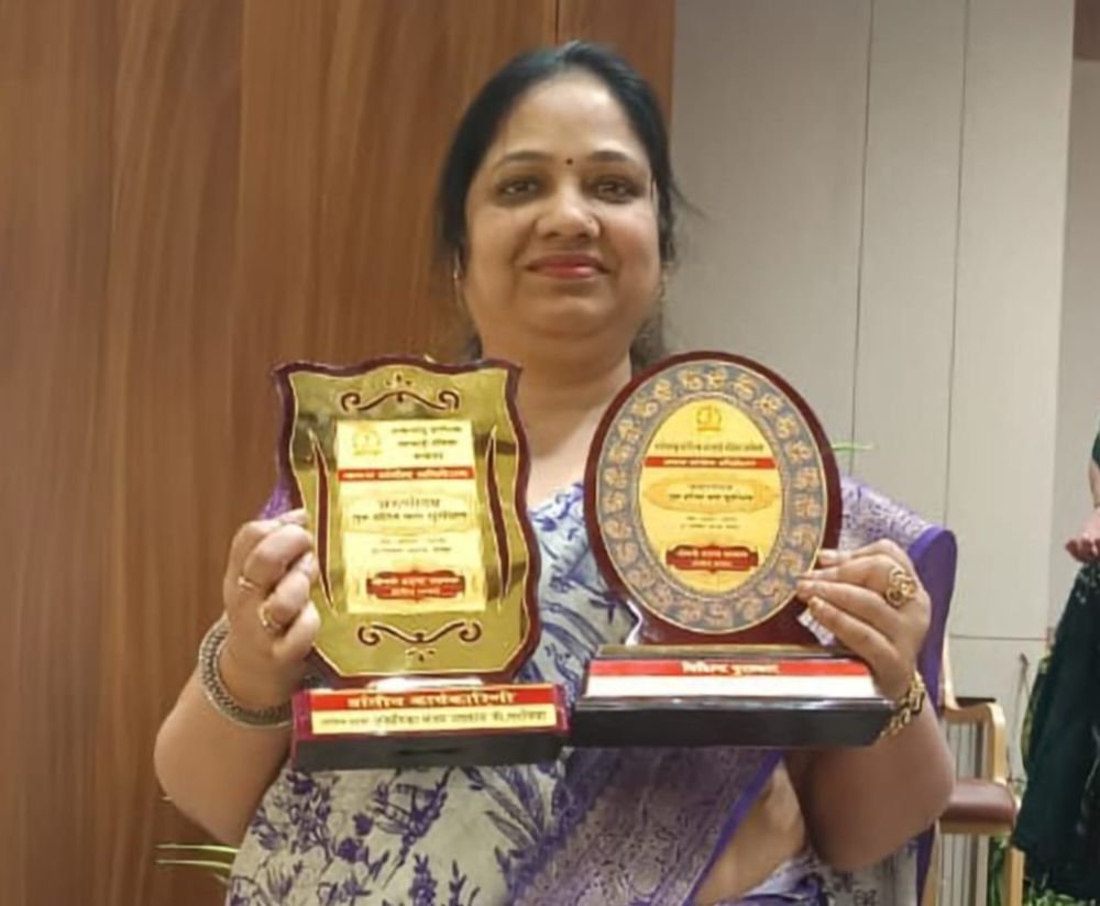 रायपुर के प्रदेश स्तरीय अधिवेशन में सम्मानित हुई खरसिया की साहित्यकार अनामिका संजय अग्रवाल, विभिन्न पत्रिकाओं के संपादन के लिए प्रादेशिक मंच पर मिली प्रशंसा, विभिन्न मंचों पर सम्मानित हो चुकी है अनामिका रायपुर के प्रदेश स्तरीय अधिवेशन में सम्मानित हुई खरसिया की साहित्यकार अनामिका संजय अग्रवाल, विभिन्न पत्रिकाओं के संपादन के लिए प्रादेशिक मंच पर मिली प्रशंसा, विभिन्न मंचों पर सम्मानित हो चुकी है अनामिका kshititech