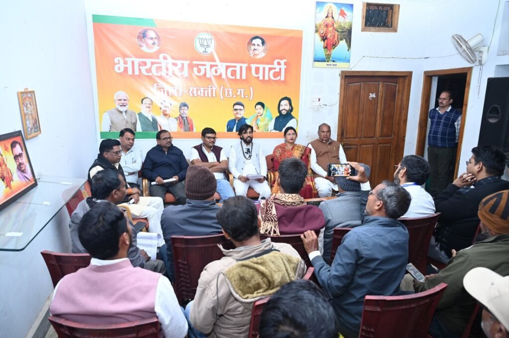 शक्ति पहुंचे प्रभारी मंत्री गुरु ने कहा-VB जी राम जी को लेकर कांग्रेस फैला रही भ्रम की स्थिति, जमीन पर हकीकत है कुछ और ही, पत्रकार वार्ता को संबोधित कर रहे थे गुरु खुशवंत साहेब, एपीएल में भी बतौर मुख्य अतिथि शामिल हुए मंत्री जी kshititech