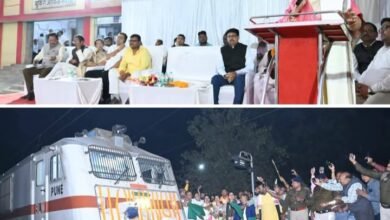 सांसद कमलेश जांगड़े ने कहा-क्षेत्र के नागरिकों को सुविधा मुहैय्या करवाना मेरी पहली प्राथमिकता, तो वही रेलवे के एडीआरएम श्रीनिवासन ने कहा शक्ति स्टेशन से संबंधित समस्याओं का होगा शीघ्र निराकरण, नगर पालिका अध्यक्ष श्यामसुंदर ने कहा- जो काम कोई नहीं कर सका, उसे भगीरथ प्रयास से कर दिखाया कमलेश जांगड़े ने ,अवसर था 23 जनवरी की शाम शक्ति स्टेशन में गोंडवाना ट्रेन के ठहराव का सांसद कमलेश जांगड़े ने कहा-क्षेत्र के नागरिकों को सुविधा मुहैय्या करवाना मेरी पहली प्राथमिकता, तो वही रेलवे के एडीआरएम श्रीनिवासन ने कहा शक्ति स्टेशन से संबंधित समस्याओं का होगा शीघ्र निराकरण, नगर पालिका अध्यक्ष श्यामसुंदर ने कहा- जो काम कोई नहीं कर सका, उसे भगीरथ प्रयास से कर दिखाया कमलेश जांगड़े ने ,अवसर था 23 जनवरी की शाम शक्ति स्टेशन में गोंडवाना ट्रेन के ठहराव का kshititech