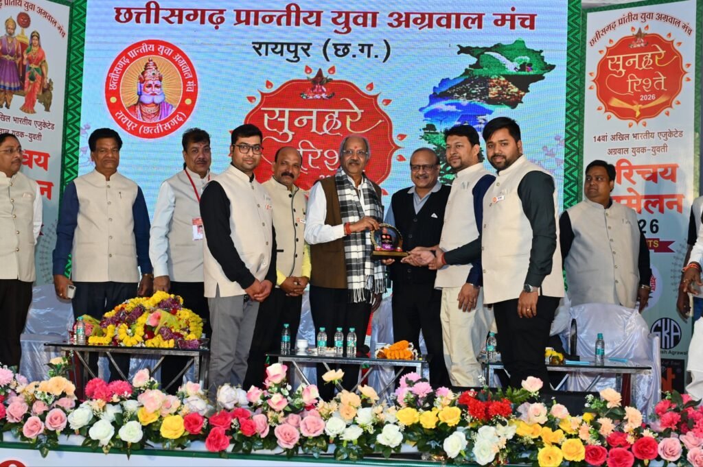 सामाजिक मंच पर पहुंचे सांसद बृजमोहन अग्रवाल ने मजाकिया लहजे में कन्हैया अग्रवाल से कहा- कन्हैया मेरी कुर्सी खाली है, तुम उस पर अभी बैठ सकते हो, अग्रवाल समाज के ऐतिहासिक एजुकेटेड परिचय सम्मेलन का हुआ समापन,दो दिनों में 230 प्रत्याशियों का हुआ परिचय, समापन समारोह में पहुंचे सांसद बृजमोहन अग्रवाल ने कहा- युवा मंच का यह आयोजन प्रशंसनीय,आज समाज में उच्च शिक्षित बच्चों के लिए जीवनसाथी चुनने में होती है कठिनाइयां kshititech