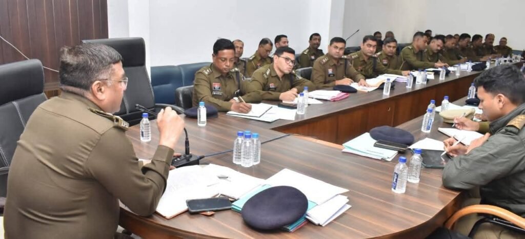 बिना हेलमेट पेट्रोल देने वाले पंप संचालकों की होगी वीडियोग्राफी, एवं पुलिस करेगी पंचनामा,कार्रवाई, वरिष्ठ पुलिस अधीक्षक ने समीक्षा बैठक में दिए निर्देश,लाठी और सिटी के साथ होगी गश्त, अवैध पार्किंग पर धारा 285 के तहत कार्रवाई kshititech