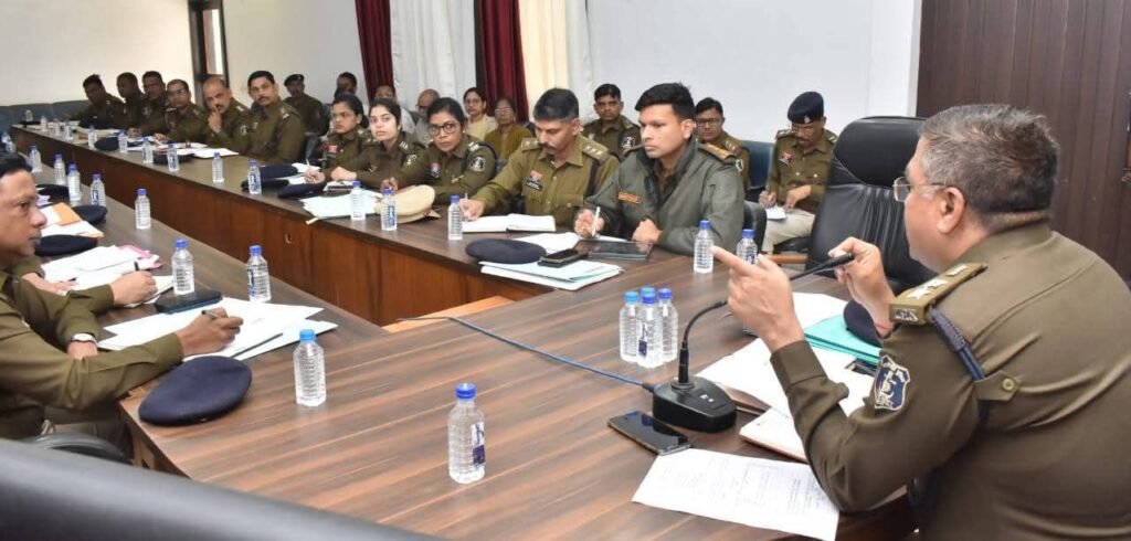 बिना हेलमेट पेट्रोल देने वाले पंप संचालकों की होगी वीडियोग्राफी, एवं पुलिस करेगी पंचनामा,कार्रवाई, वरिष्ठ पुलिस अधीक्षक ने समीक्षा बैठक में दिए निर्देश,लाठी और सिटी के साथ होगी गश्त, अवैध पार्किंग पर धारा 285 के तहत कार्रवाई kshititech