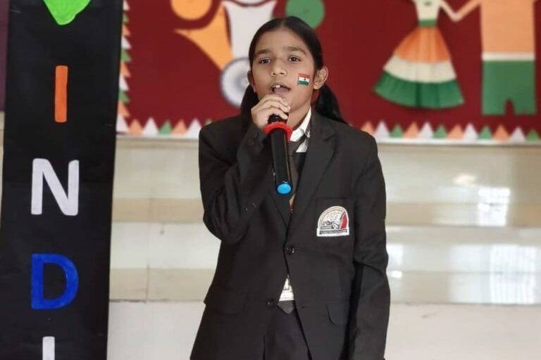 बाराद्वार के विद्याभूमि इंग्लिश मीडियम स्कूल में गणतंत्र दिवस हर्षोल्लास व गरिमा के साथ मनाया गया,वरिष्ठ चिकित्सक एवं सरपंच डॉक्टर धीरेंद्र खूंटे रहे मुख्य अतिथि, बच्चों में दिखा देश प्रेम का अटूट जज्बा, बच्चों की प्रस्तुति ने मन मोह लिया उपस्थित जनों का kshititech