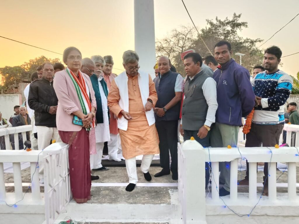 जय बाबा गुरु घासीदास- लिमतरा में आयोजित तीन दिवसीय सतनाम मेला के शुभारंभ कार्यक्रम में पहुंचे छत्तीसगढ़ विधानसभा के नेता प्रतिपक्ष डॉ चरण दास महंत,जैतखम्भ में करी पूजा अर्चना, तीन दिनों तक चलेगा मेला kshititech