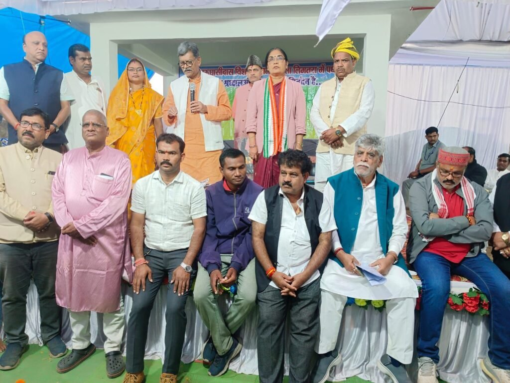 जय बाबा गुरु घासीदास- लिमतरा में आयोजित तीन दिवसीय सतनाम मेला के शुभारंभ कार्यक्रम में पहुंचे छत्तीसगढ़ विधानसभा के नेता प्रतिपक्ष डॉ चरण दास महंत,जैतखम्भ में करी पूजा अर्चना, तीन दिनों तक चलेगा मेला kshititech