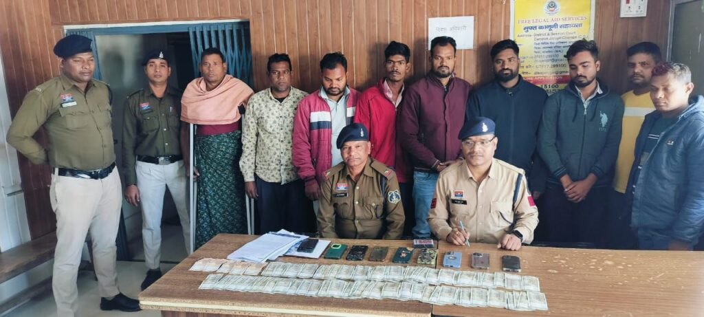 शक्ति जिले में जुए की बड़ी फड़ पर पुलिस की रेड,14 मोटर साइकिलों सहित 09 जुवाड़ी गिरफ्तार, जिले के पुलिस कप्तान भी स्वयं पहुंचे थे इस कार्रवाई में, डीबी पावर प्लांट के पीछे चल रही थी लंबी चौड़ी जुए की फड़, स्वयं एसपी साहब ने 8 जनवरी को प्रेस वार्ता में दी थी जानकारी kshititech