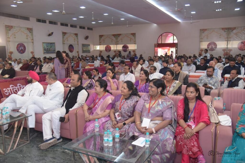 एजुकेटेड अग्रवाल युवक-युवती परिचय सम्मेलन का ऐतिहासिक शुभारंभ,भव्य उद्घाटन के साथ श्याम बाबा की भजन संध्या में झूम उठा समाज, नेता प्रतिपक्ष महंत जी भी पहुंचे परिचय सम्मेलन के आयोजन में, कहा अग्रवाल युवा मंच की पहल सराहनीय kshititech