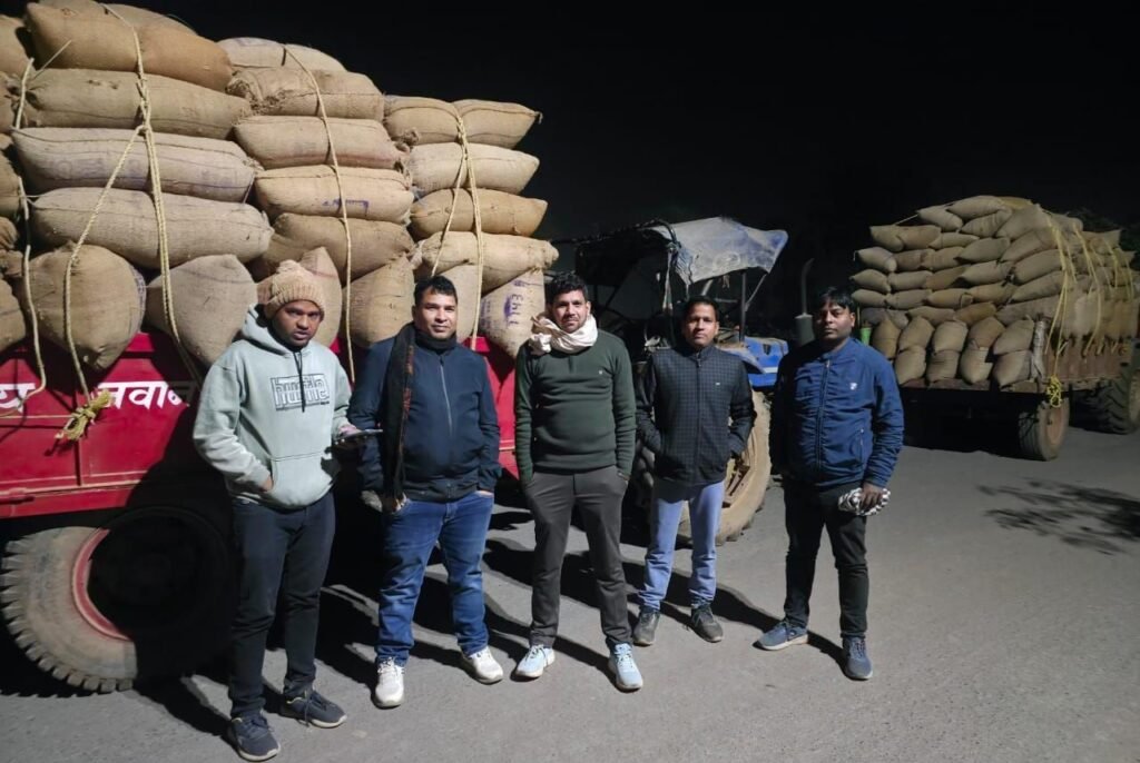 शक्ति जिले में अवैध धान पर हो रही लगातार ताड़ बतोड़ कारवाई, राजस्व विभाग एवं मंडी विभाग की टीम द्वारा अवैध धान पर की गई कार्यवाही, कलेक्टर तोपनो के निर्देशन में रात को भी अधिकारी घूम रहे हैं गांव-गांव में, कड़ाके की ठंड में भी अधिकारी दिखला रहे सक्रियता kshititech