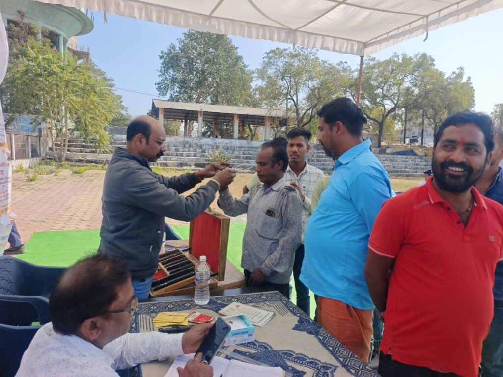 एसपी साहब के निर्देश में बाराद्वार थाने में हुआ चलित थाने का आयोजन, टी आई नरेंद्र यादव भी रहे उपस्थित, डभरा थाने अंतर्गत शराब पीकर वाहन चलाने पर 30000/-रुपये का जुर्माना, जिले में चालू हुआ सड़क सुरक्षा सप्ताह, एडिशनल एसपी पटेल सहित सभी थाना प्रभारी सक्रियता से दे रहे योगदान kshititech