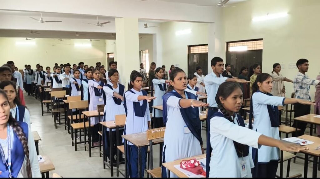 क्रांति कुमार कॉलेज में 12 जनवरी को विवेकानंद जी की जयंती पर हुआ युवा दिवस कार्यक्रम का आयोजन, राष्ट्रीय सेवा योजना के सदस्य भी रहे मौजूद, जिला संगठन संगठक प्रो. सोमेश घिटोर्डे ने कहा- स्वामी विवेकानंद जी युवाओं के हैं आदर्श kshititech