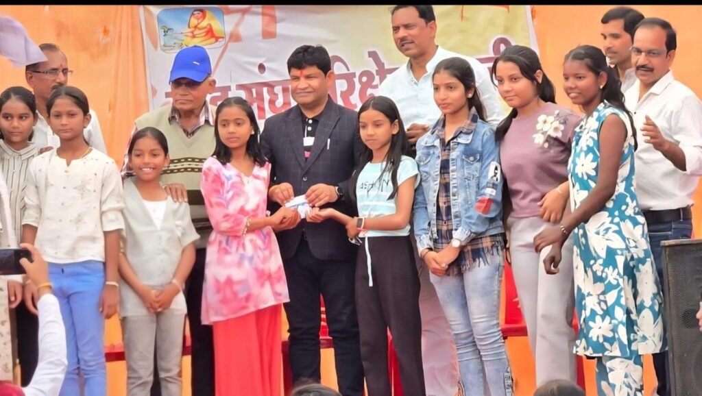 शक्ति शहर के साहू समाज ने किया सामाजिक परिचय सम्मेलन एवं वन भोज का आयोजन,देवरी डेम में आयोजित कार्यक्रम में साहू संघ के जिला अध्यक्ष सहित प्रमुख पदाधिकारियो ने भी करी शिरकत, संघ के नगर अध्यक्ष योगेश साहू के नेतृत्व में आयोजित था कार्यक्रम kshititech