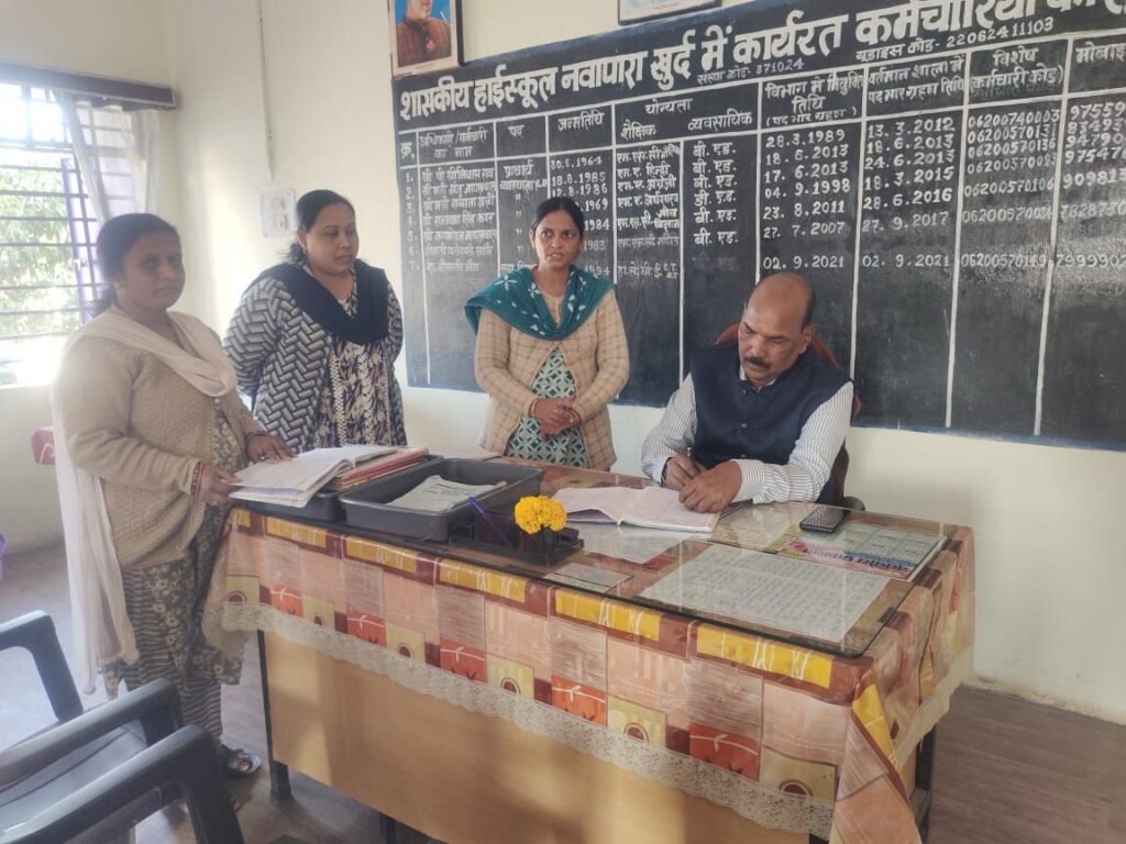 स्कूलों का आकस्मिक निरीक्षण- संयुक्त संचालक आदित्य पहुंचे शक्ति, जिले के हाई स्कूल नवापारा खुर्द विद्यालय का किया निरीक्षण kshititech