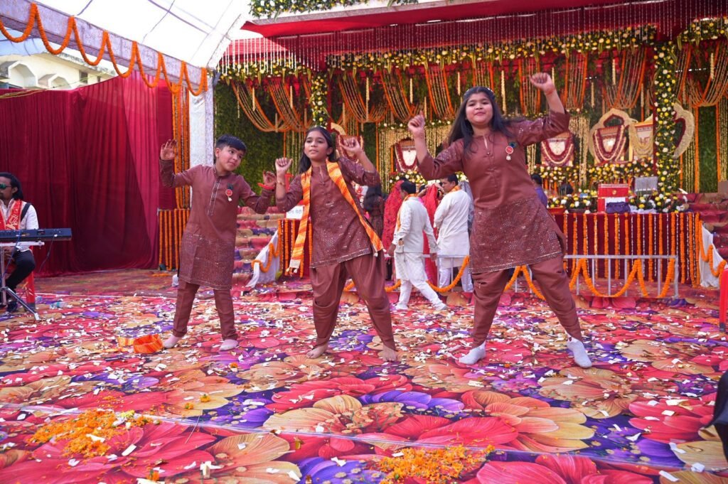 केड सती दादी जी का मंगल पाठ- बाराद्वार में पहली बार केडिया परिवार द्वारा श्री केड सती दादी जी का भव्य मंगल पाठ संपन्न, देश के विभिन्न स्थानों से पहुंचे समाज बंधु, छत्तीसगढ़ विधानसभा के नेता प्रतिपक्ष महंत भी पहुंचे आयोजन में, विद्या भूमि स्कूल परिसर में आयोजित था भव्य कार्यक्रम kshititech