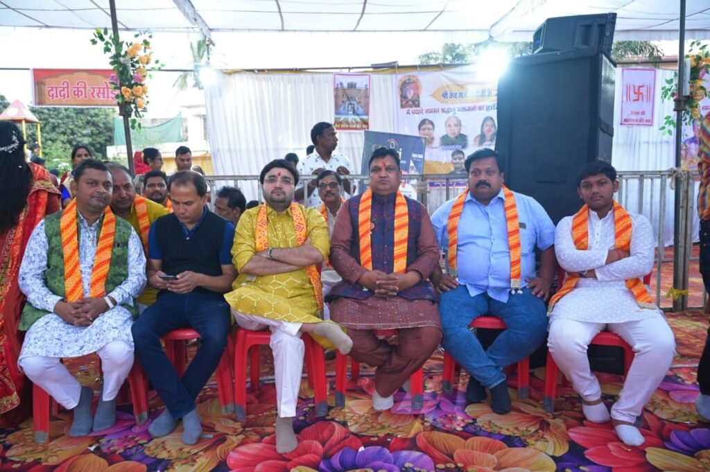 केड सती दादी जी का मंगल पाठ- बाराद्वार में पहली बार केडिया परिवार द्वारा श्री केड सती दादी जी का भव्य मंगल पाठ संपन्न, देश के विभिन्न स्थानों से पहुंचे समाज बंधु, छत्तीसगढ़ विधानसभा के नेता प्रतिपक्ष महंत भी पहुंचे आयोजन में, विद्या भूमि स्कूल परिसर में आयोजित था भव्य कार्यक्रम kshititech