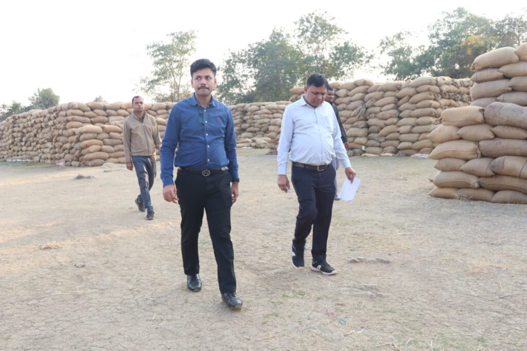 सक्ती कलेक्टर की टीम ने किया जैजैपुर ब्लॉक के धान खरीदी केंद्रों का निरीक्षण, धान खरीदी को लेकर अंतिम पड़ाव में सख्त हो रहा प्रशासन,प्रशासन के सख्त निर्देश- लापरवाही एवं अनियमितता नहीं होगी बर्दाश्त kshititech