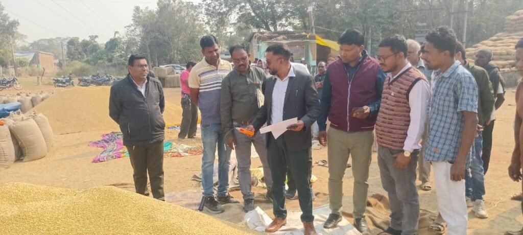 पुलिस की भी धान पर है पैनी नजर, कलेक्टर-एसपी की टीम लगी शक्ति जिले में अवैध धान की आवक रोकने,कलेक्टर तोपनो एवं एसपी ठाकुर साहब कर रहे लगातार मॉनीटरिंग,कलेक्टर तोपनों ने फिर कहा- अवैध धान संबंधी शिकायतों पर नहीं बक्शे जायेंगे आरोपी kshititech