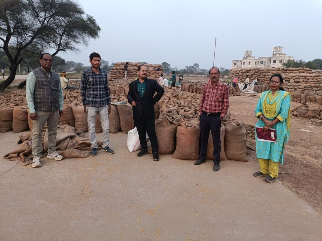 पुलिस की भी धान पर है पैनी नजर, कलेक्टर-एसपी की टीम लगी शक्ति जिले में अवैध धान की आवक रोकने,कलेक्टर तोपनो एवं एसपी ठाकुर साहब कर रहे लगातार मॉनीटरिंग,कलेक्टर तोपनों ने फिर कहा- अवैध धान संबंधी शिकायतों पर नहीं बक्शे जायेंगे आरोपी kshititech