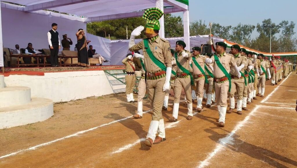 एक दिन की मुख्य अतिथि बनी DEO मैडम ने रिहर्सल परेड की ली सलामी, 26 जनवरी को गणतंत्र दिवस पर ध्वजारोहण करेगी सांसद कमलेश जांगड़े, जिले के ऐतिहासिक जेठा मैदान में होगा गणतंत्र दिवस का मुख्य समारोह, कलेक्टर तोपनो के निर्देशन में चल रही राष्ट्रीय पर्व मनाने की ज़ोरदार तैयारिया kshititech