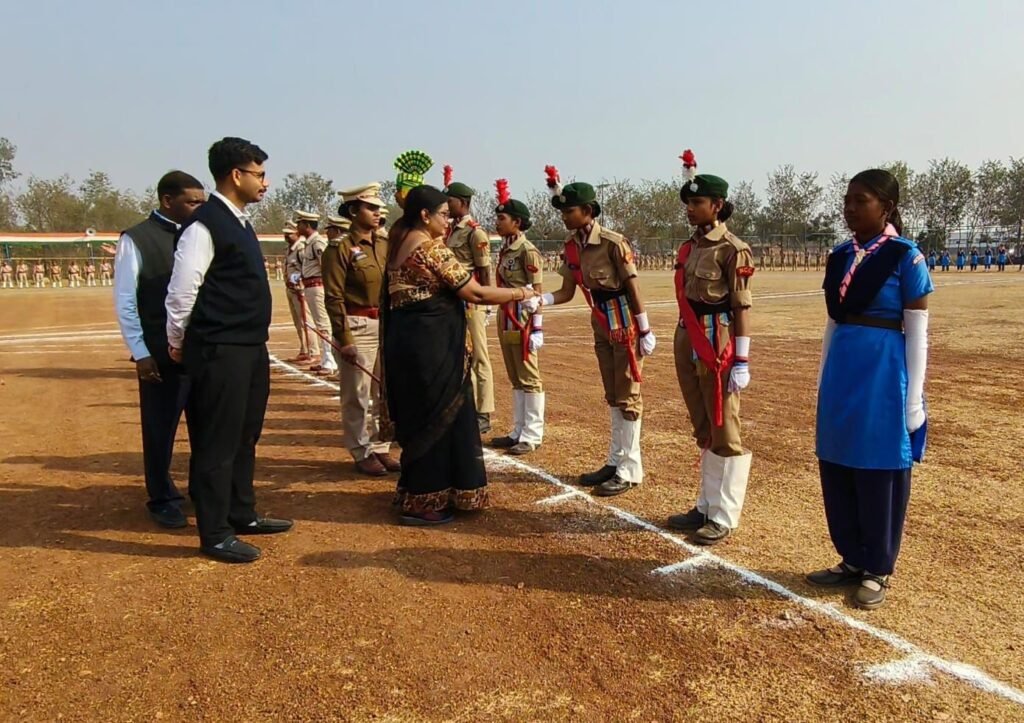 एक दिन की मुख्य अतिथि बनी DEO मैडम ने रिहर्सल परेड की ली सलामी, 26 जनवरी को गणतंत्र दिवस पर ध्वजारोहण करेगी सांसद कमलेश जांगड़े, जिले के ऐतिहासिक जेठा मैदान में होगा गणतंत्र दिवस का मुख्य समारोह, कलेक्टर तोपनो के निर्देशन में चल रही राष्ट्रीय पर्व मनाने की ज़ोरदार तैयारिया kshititech