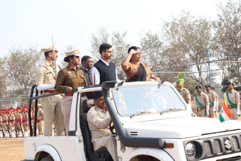 एक दिन की मुख्य अतिथि बनी DEO मैडम ने रिहर्सल परेड की ली सलामी, 26 जनवरी को गणतंत्र दिवस पर ध्वजारोहण करेगी सांसद कमलेश जांगड़े, जिले के ऐतिहासिक जेठा मैदान में होगा गणतंत्र दिवस का मुख्य समारोह, कलेक्टर तोपनो के निर्देशन में चल रही राष्ट्रीय पर्व मनाने की ज़ोरदार तैयारिया kshititech