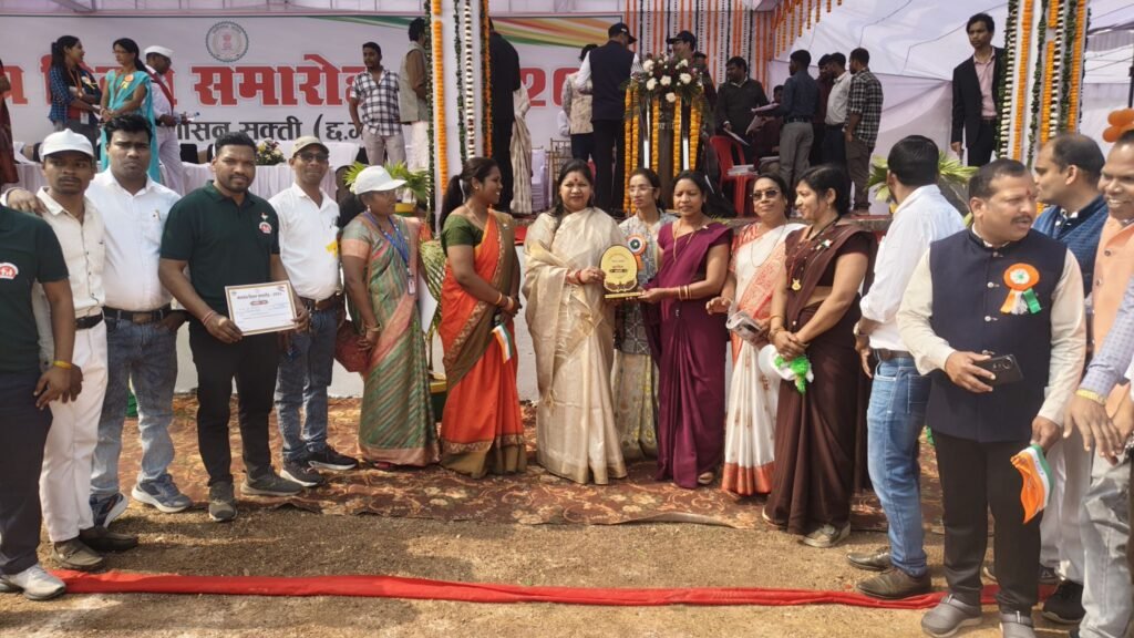 जिला स्तरीय गणतंत्र दिवस की समारोह की मुख्य झांकी प्रदर्शन में लोक स्वास्थ्य परिवार कल्याण विभाग को मिला पुरस्कार, मुख्य अतिथि के हाथों सम्मानित हुए विभाग के अधिकारी, कर्मचारी, सीएमएचओ डॉक्टर पूजा अग्रवाल ने भी दी पूरी विभागीय टीम को बधाई जिला स्तरीय गणतंत्र दिवस की समारोह की मुख्य झांकी प्रदर्शन में लोक स्वास्थ्य परिवार कल्याण विभाग को मिला पुरस्कार, मुख्य अतिथि के हाथों सम्मानित हुए विभाग के अधिकारी, कर्मचारी, सीएमएचओ डॉक्टर पूजा अग्रवाल ने भी दी पूरी विभागीय टीम को बधाई kshititech