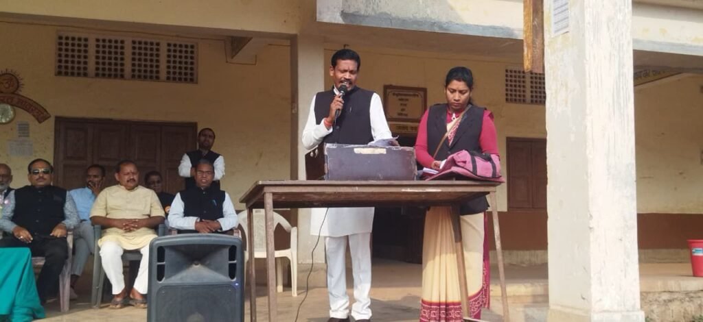 शक्ति के सरस्वती शिशु मंदिर में गणतंत्र दिवस पर हुए अनेकों आयोजन, अध्यक्ष राम अवतार अग्रवाल ने किया ध्वजारोहण, स्कूल के घोष के बच्चों ने बहुत ही सुंदर घोष के साथ किया अतिथियों का स्वागत, वंदे मातरम गीत की भी हुई प्रस्तुति kshititech