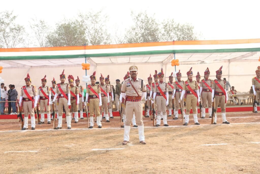 खचाखच भरे मैदान में गणतंत्र दिवस का भव्य आयोजन- शक्ति जिले के मीसा बंदियों एवं शहीदों के परिजनों का हुआ सम्मान, सांसद कमलेश जांगड़े ने ली परेड की सलामी, जिला स्तरीय गणतंत्र समारोह का आयोजन हुआ जिले के ऐतिहासिक जेठा मैदान में, कलेक्टर तोपनो एवं जिला पुलिस अधीक्षक ठाकुर सहित जिले के अधिकारी रहे मौजूद kshititech