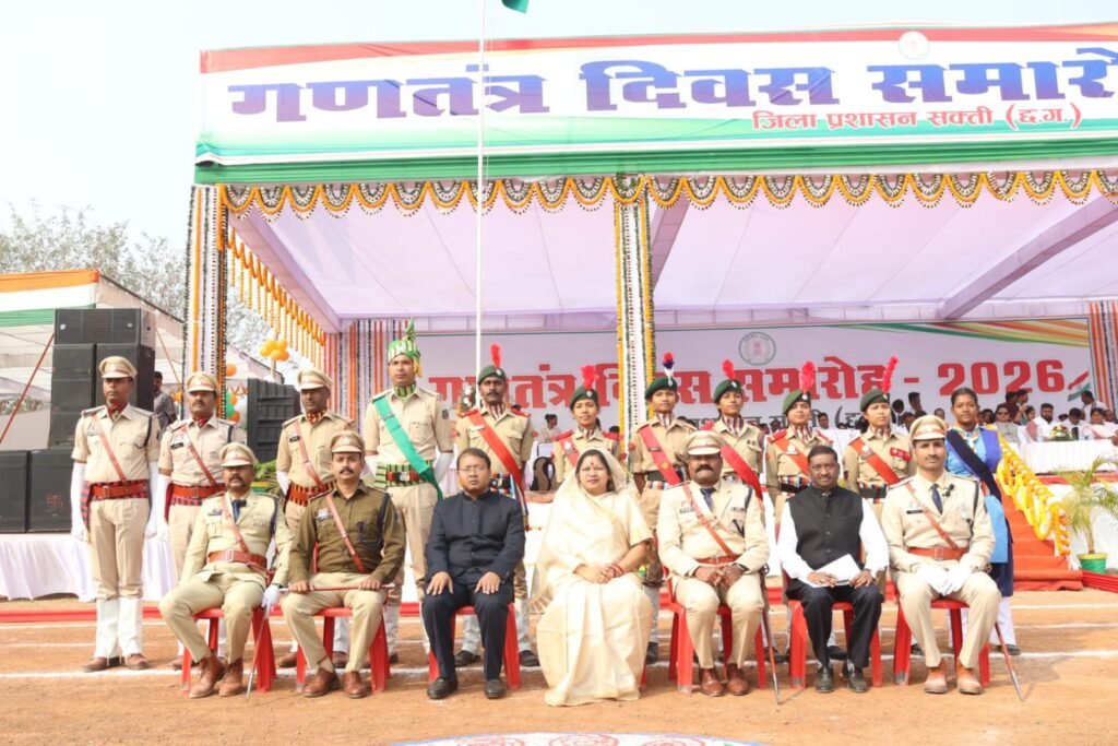 खचाखच भरे मैदान में गणतंत्र दिवस का भव्य आयोजन- शक्ति जिले के मीसा बंदियों एवं शहीदों के परिजनों का हुआ सम्मान, सांसद कमलेश जांगड़े ने ली परेड की सलामी, जिला स्तरीय गणतंत्र समारोह का आयोजन हुआ जिले के ऐतिहासिक जेठा मैदान में, कलेक्टर तोपनो एवं जिला पुलिस अधीक्षक ठाकुर सहित जिले के अधिकारी रहे मौजूद kshititech