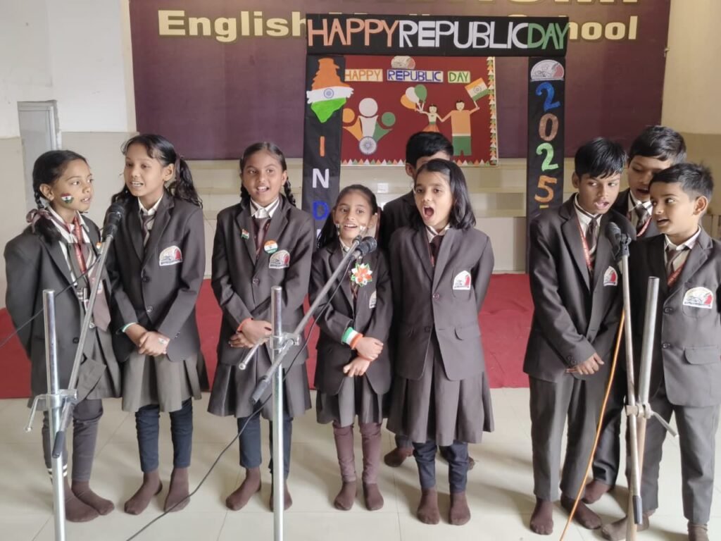बाराद्वार के विद्याभूमि इंग्लिश मीडियम स्कूल में गणतंत्र दिवस हर्षोल्लास व गरिमा के साथ मनाया गया,वरिष्ठ चिकित्सक एवं सरपंच डॉक्टर धीरेंद्र खूंटे रहे मुख्य अतिथि, बच्चों में दिखा देश प्रेम का अटूट जज्बा, बच्चों की प्रस्तुति ने मन मोह लिया उपस्थित जनों का kshititech