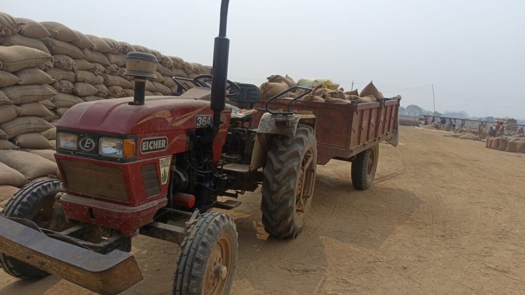 शक्ति जिले में गुरुवार को अवैध धान भंडारण व परिवहन पर हुई कार्यवाही, 40 बोरी धान जब्त, जिला कलेक्टर तोपनो साहब के निर्देशन में तहसीलदार मनमोहन प्रताप सिंह की कार्रवाई kshititech