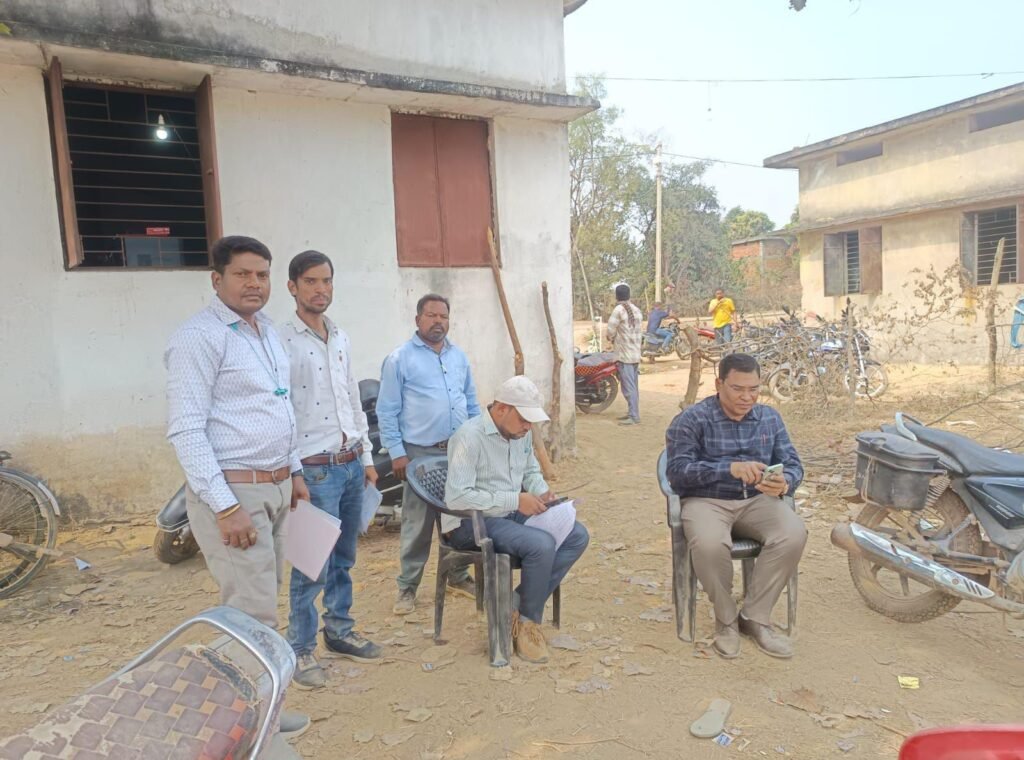 शक्ति जिले में गुरुवार को अवैध धान भंडारण व परिवहन पर हुई कार्यवाही, 40 बोरी धान जब्त, जिला कलेक्टर तोपनो साहब के निर्देशन में तहसीलदार मनमोहन प्रताप सिंह की कार्रवाई kshititech